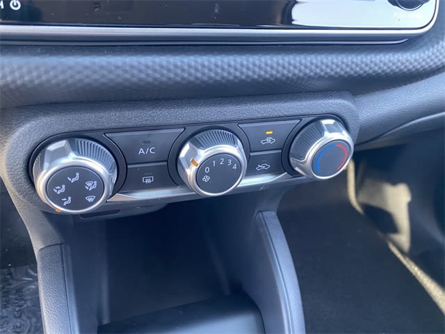 2025 Nissan Kicks S 23