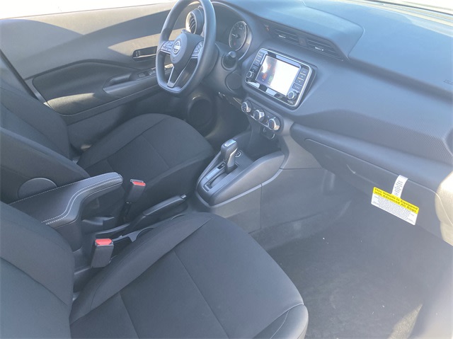 2025 Nissan Kicks S 2