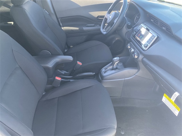 2025 Nissan Kicks S 18