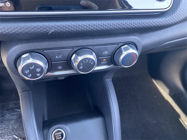 2025 Nissan Kicks S 23