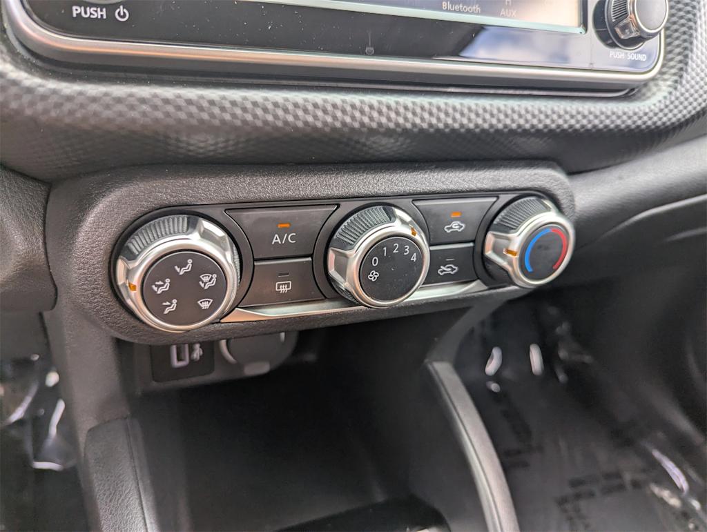 Thumbnail: 2021 Nissan Kicks - 32