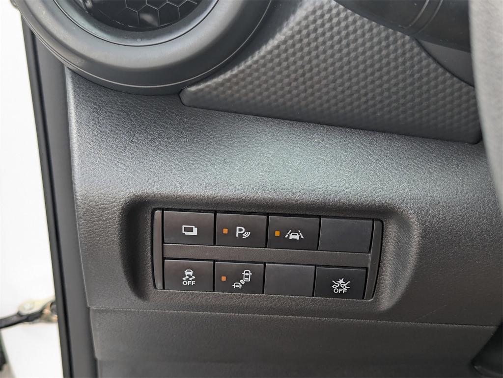 Thumbnail: 2021 Nissan Kicks - 35