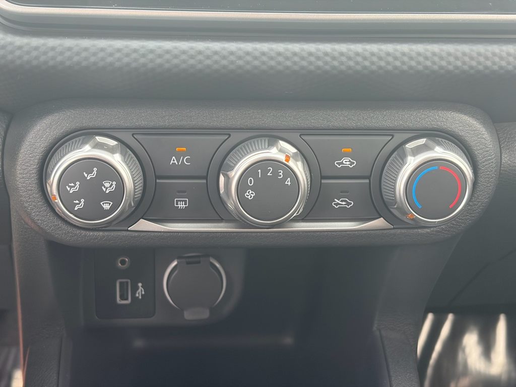 Thumbnail: 2025 Nissan Kicks - 25