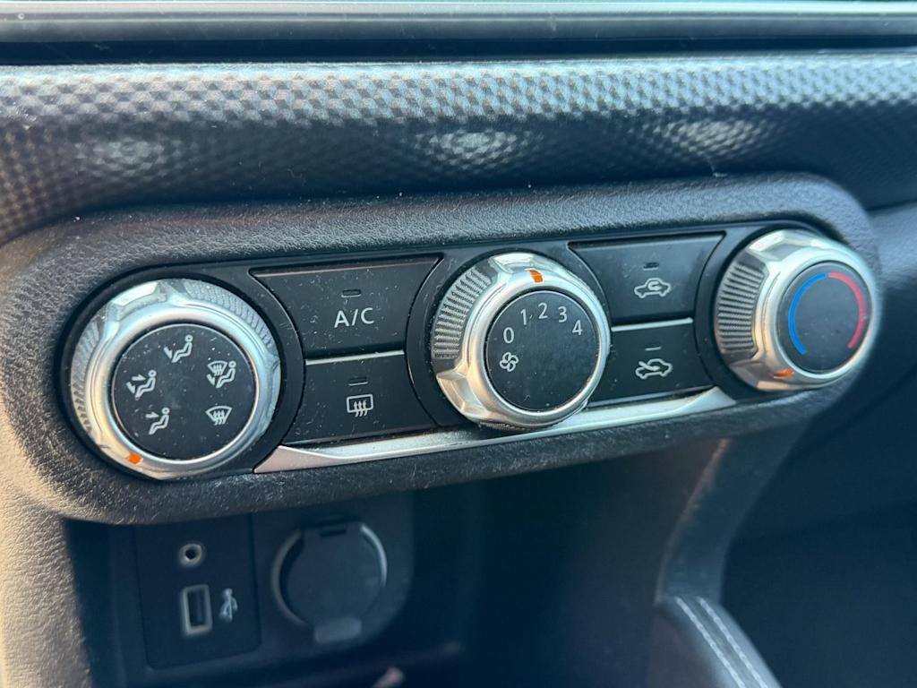 Thumbnail: 2019 Nissan Kicks - 16
