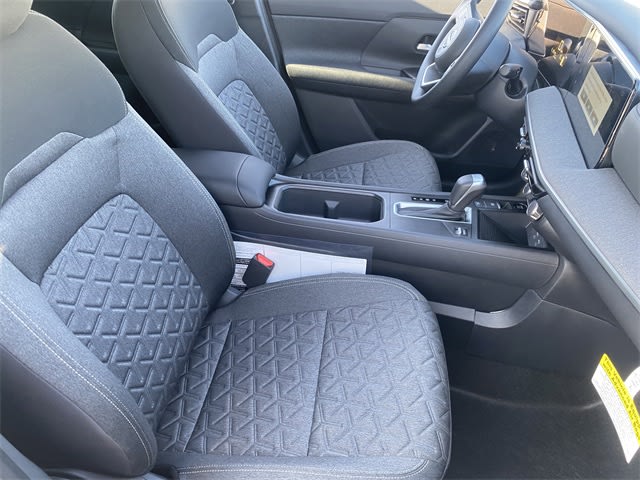 2025 Nissan Kicks SV 9