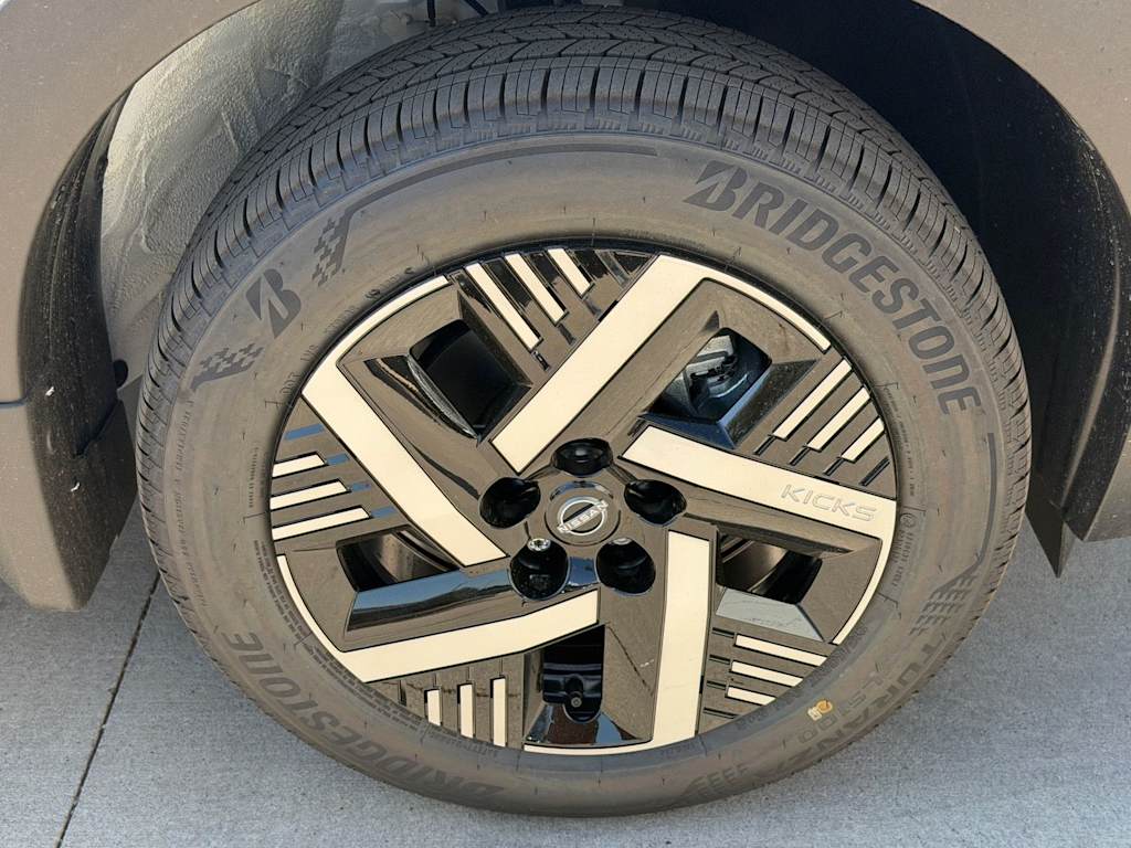 Thumbnail: 2026 Nissan Kicks - 6