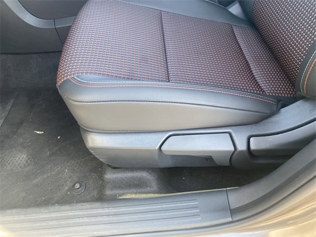 2025 Nissan Kicks SR 22