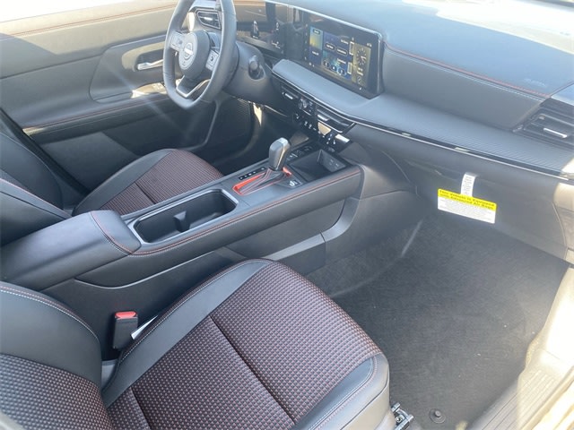 2025 Nissan Kicks SR 20