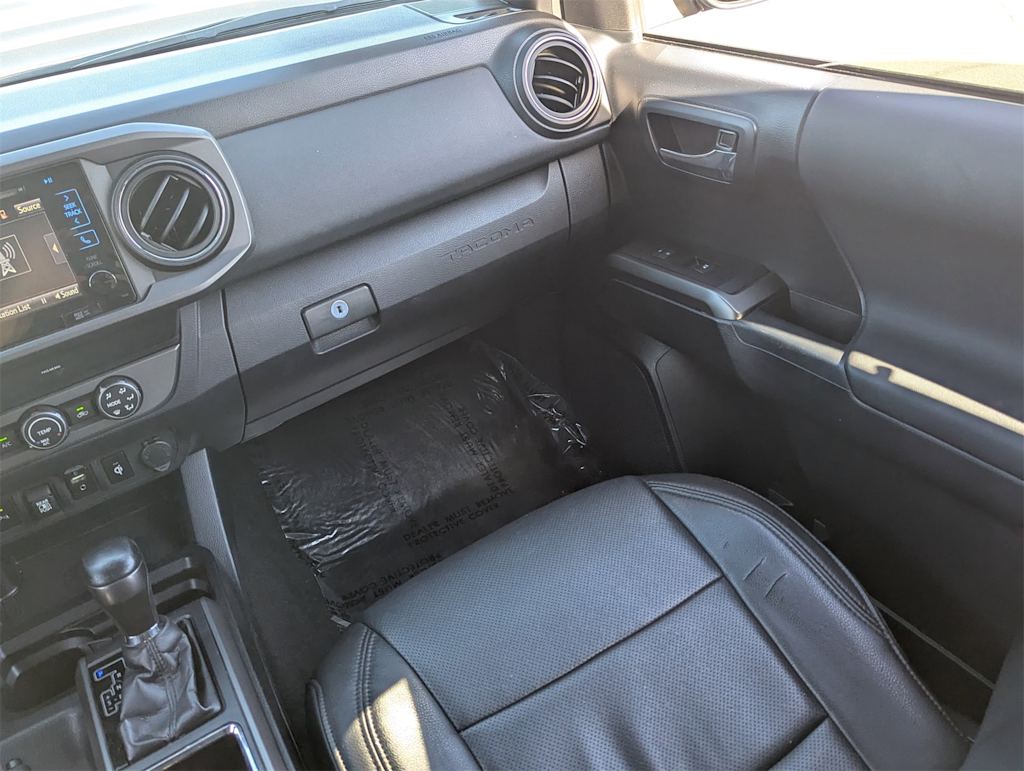 Thumbnail: 2019 Toyota Tacoma - 12