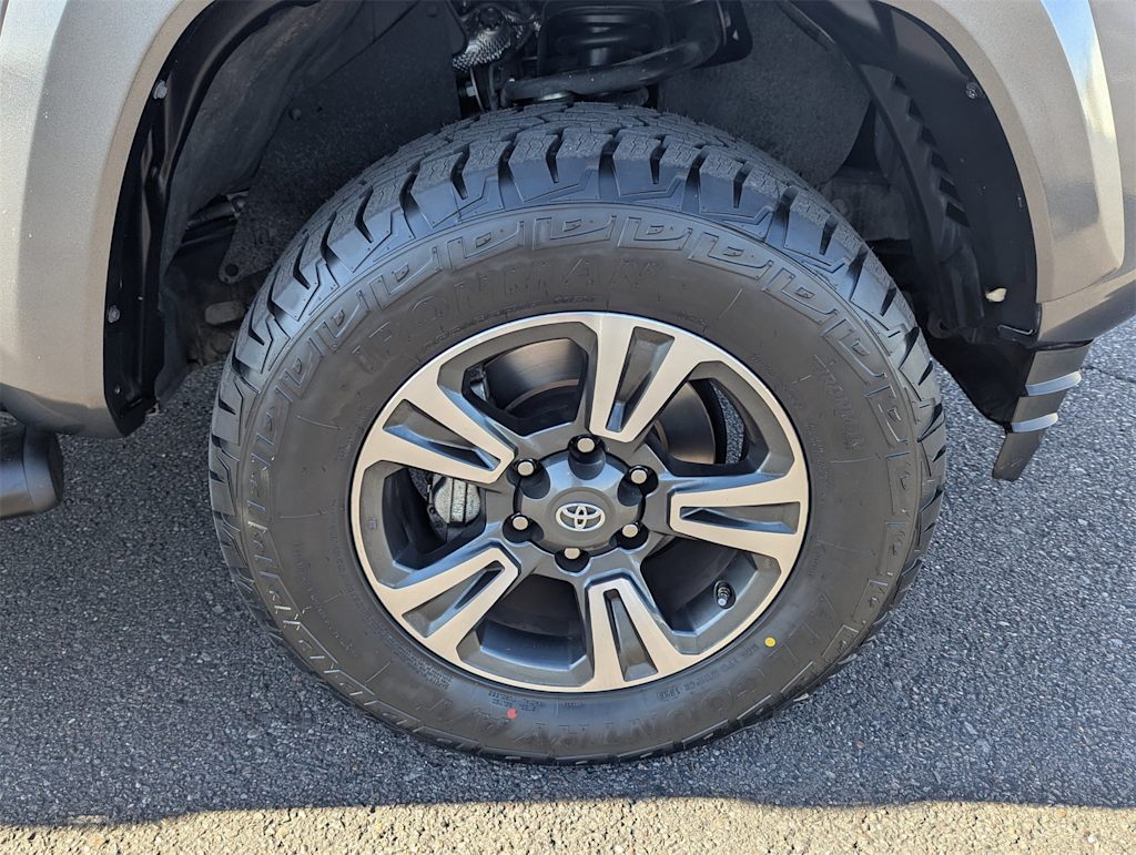 Thumbnail: 2019 Toyota Tacoma - 6