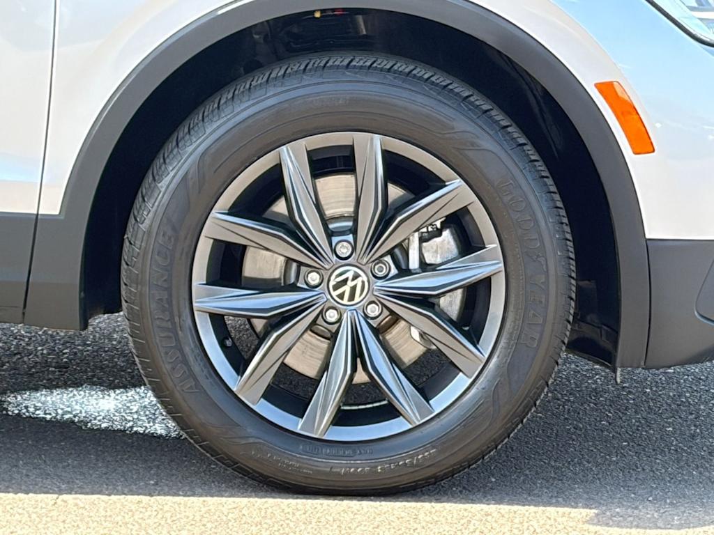 Thumbnail: 2024 Volkswagen Tiguan - 7
