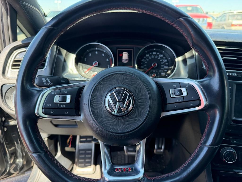 Thumbnail: 2017 Volkswagen Golf - 2