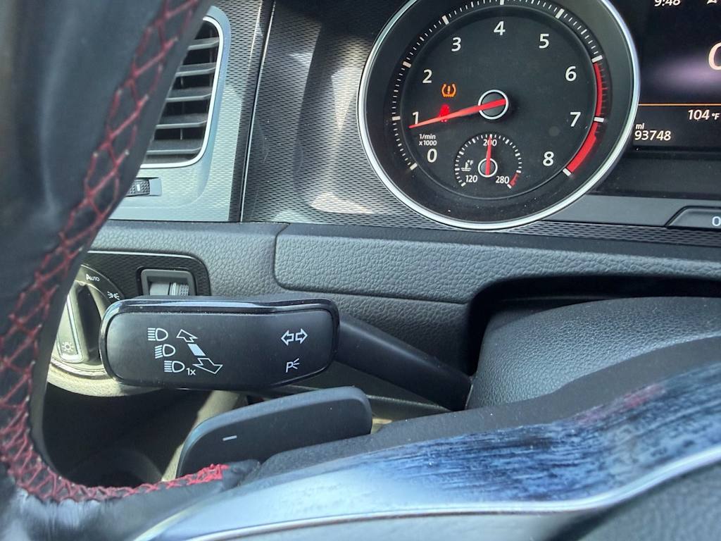 Thumbnail: 2015 Volkswagen Golf - 17