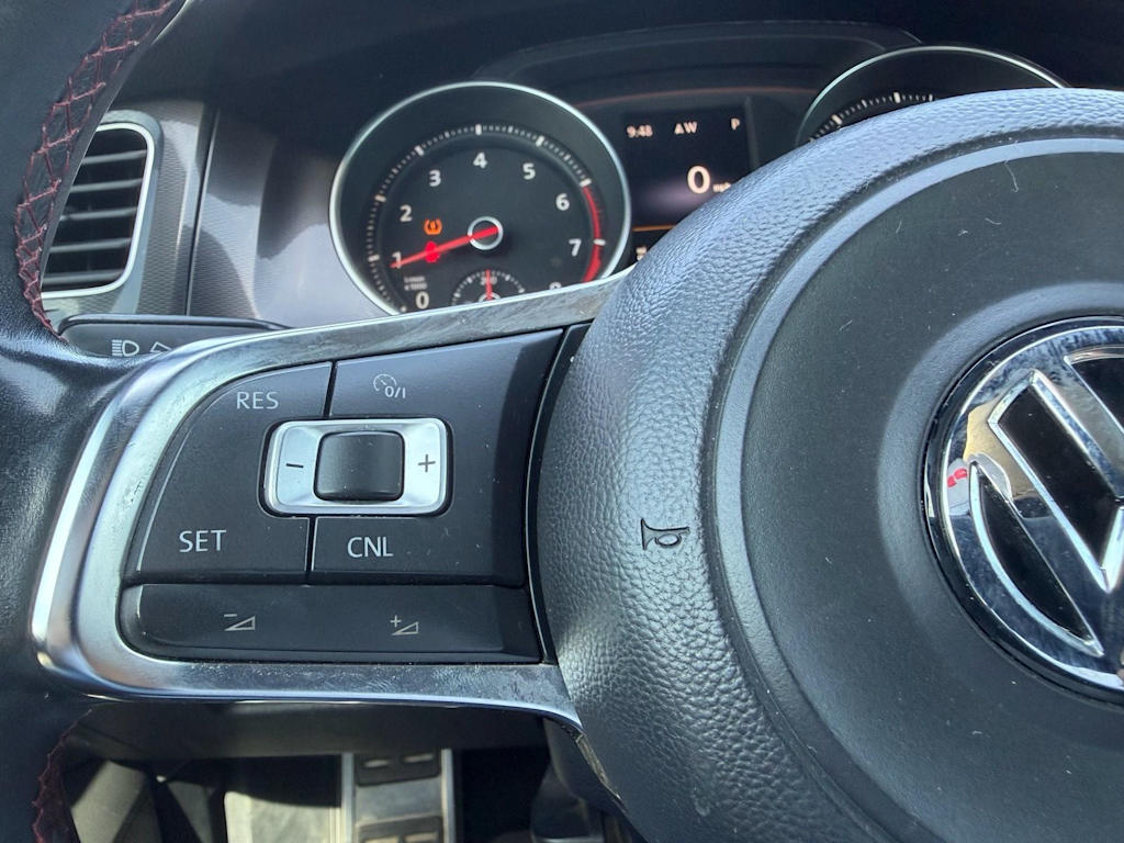 Thumbnail: 2015 Volkswagen Golf - 15