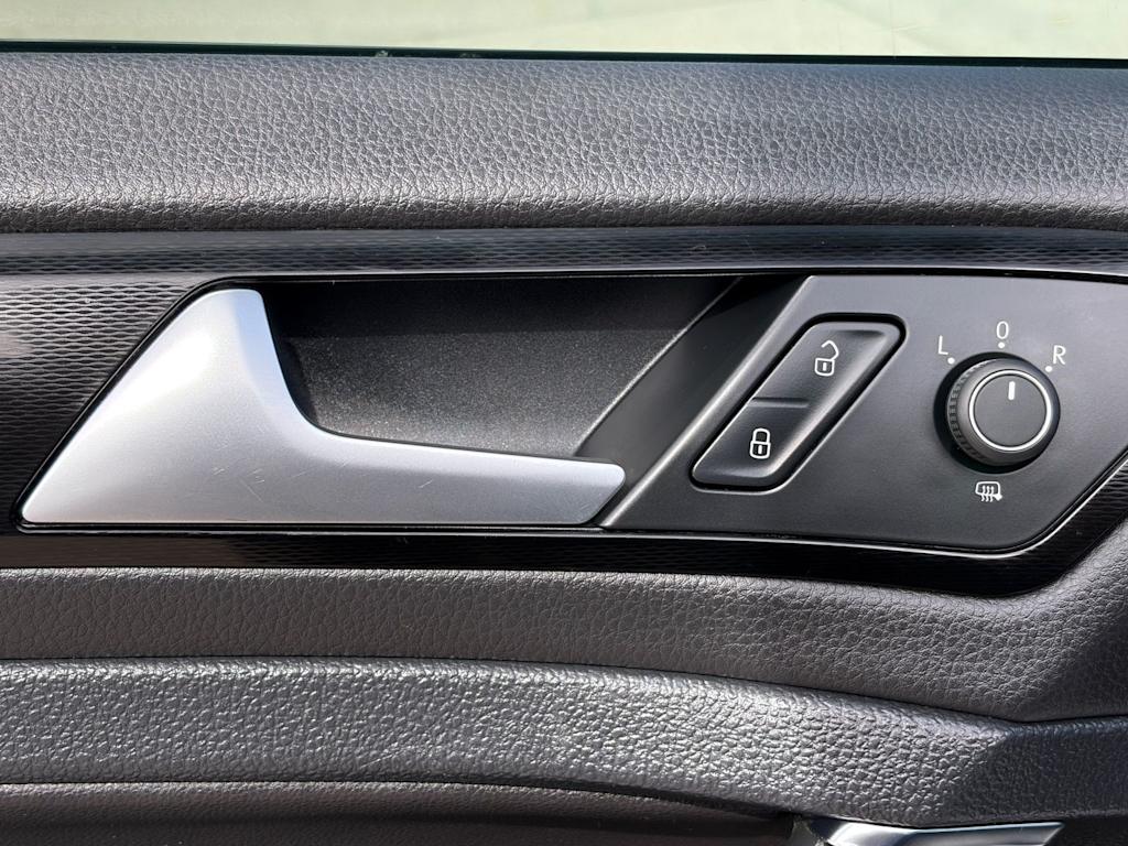 Thumbnail: 2015 Volkswagen Golf - 24