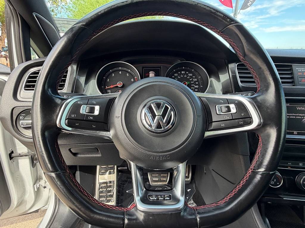 Thumbnail: 2015 Volkswagen Golf - 9