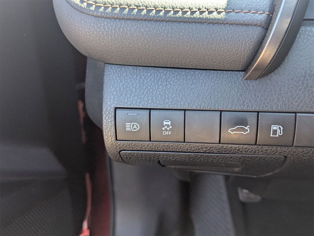 Thumbnail: 2018 Toyota Camry - 18