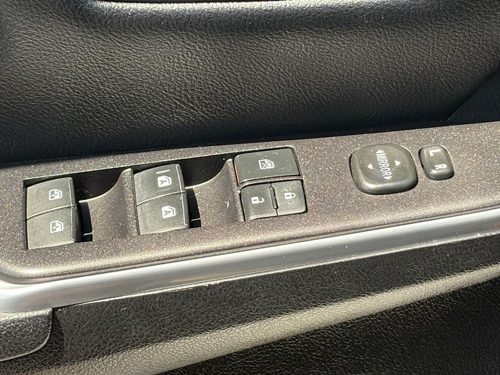 Thumbnail: 2017 Toyota Camry - 20