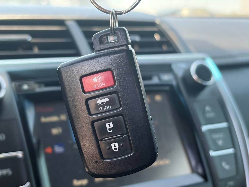 Thumbnail: 2017 Toyota Camry - 30