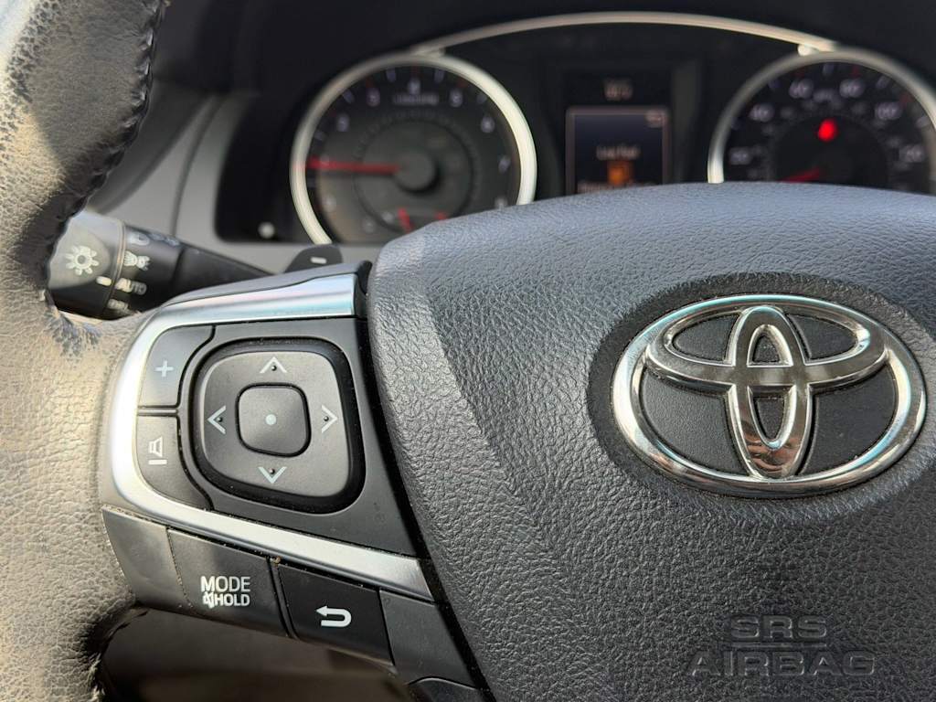 Thumbnail: 2016 Toyota Camry - 17