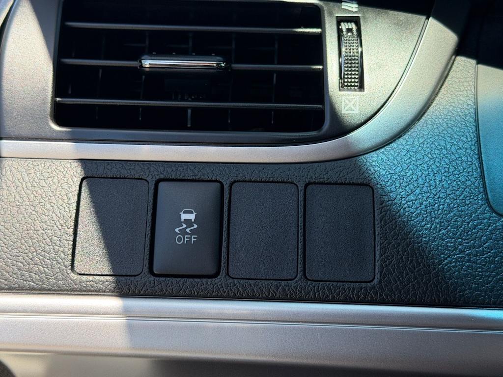 Thumbnail: 2013 Toyota Camry - 18