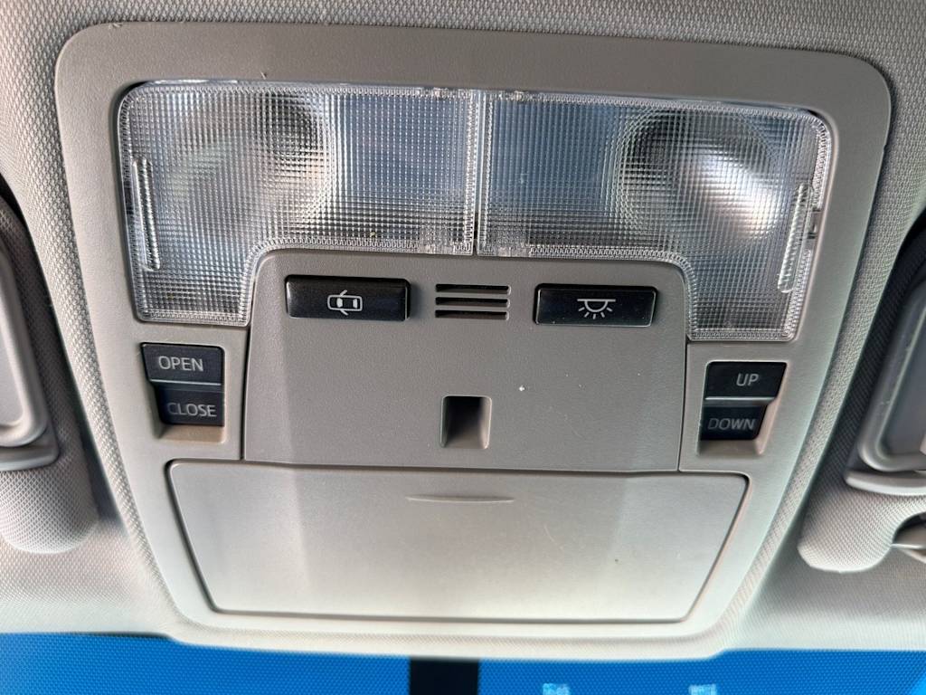 Thumbnail: 2013 Toyota Camry - 21