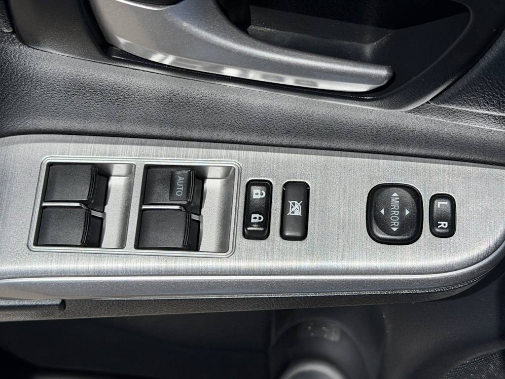 Thumbnail: 2013 Toyota Camry - 16