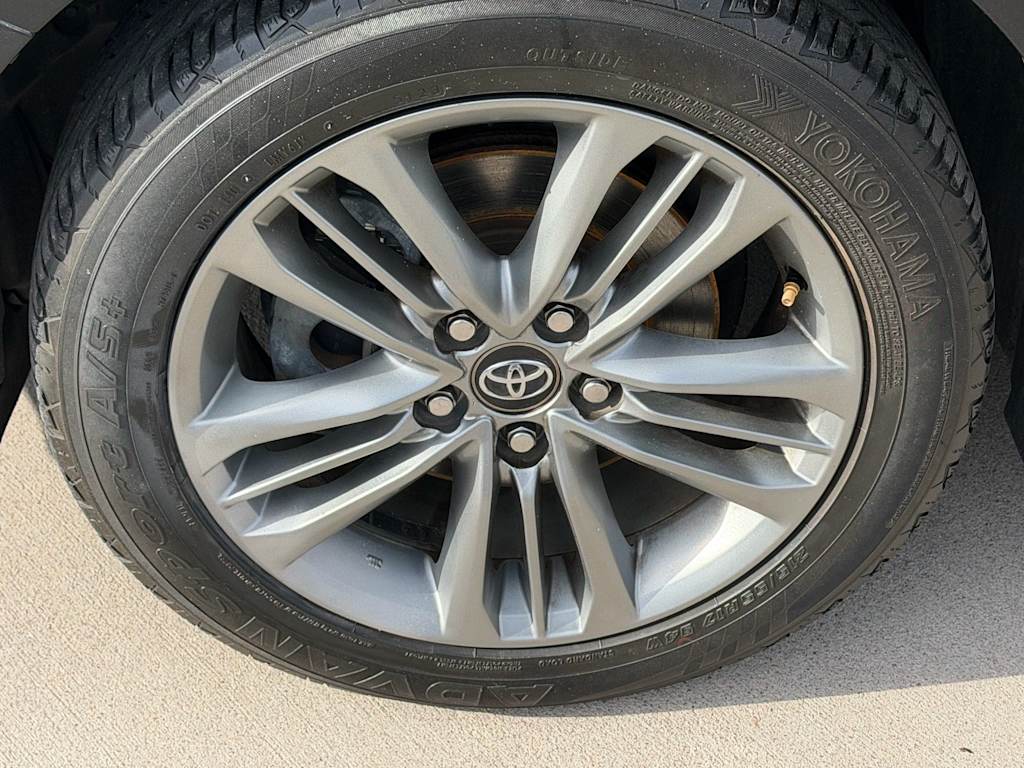 Thumbnail: 2017 Toyota Camry - 7