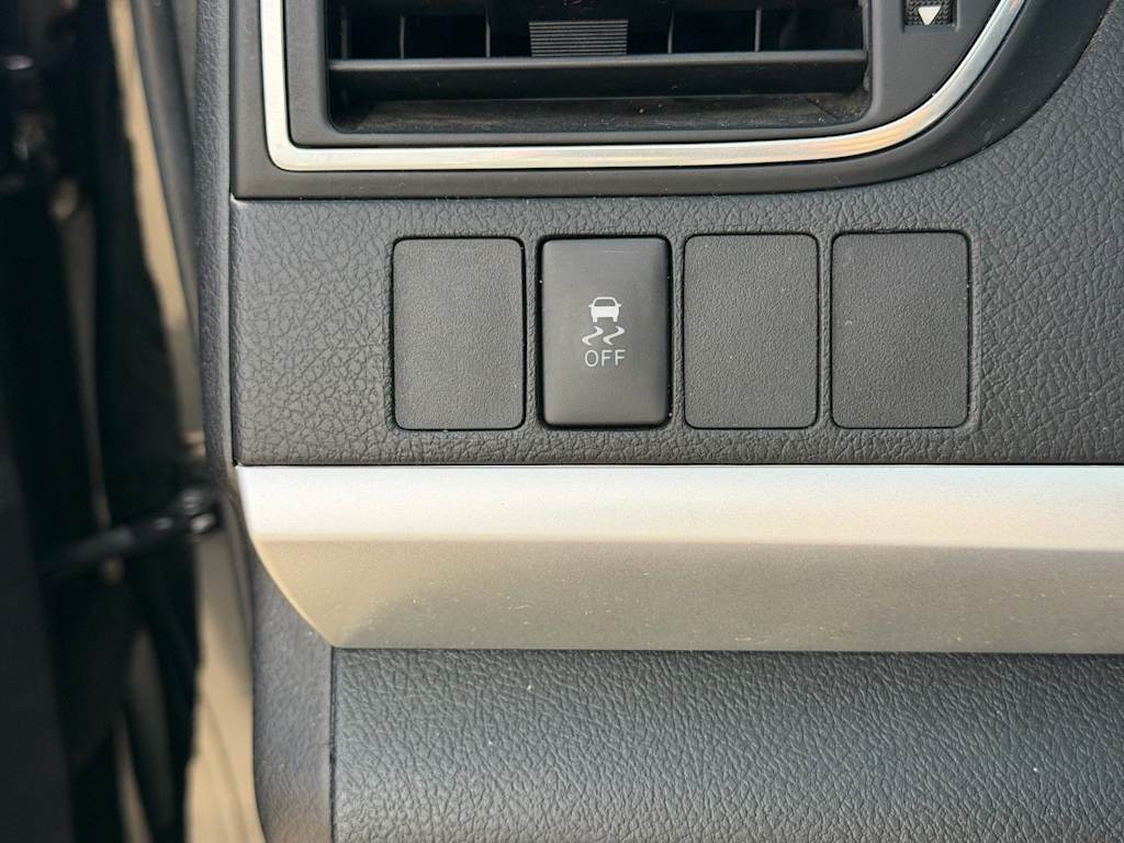 Thumbnail: 2017 Toyota Camry - 26