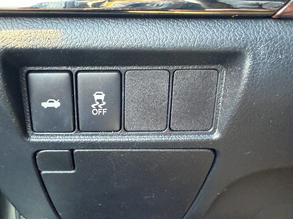 Thumbnail: 2013 Toyota Avalon - 9