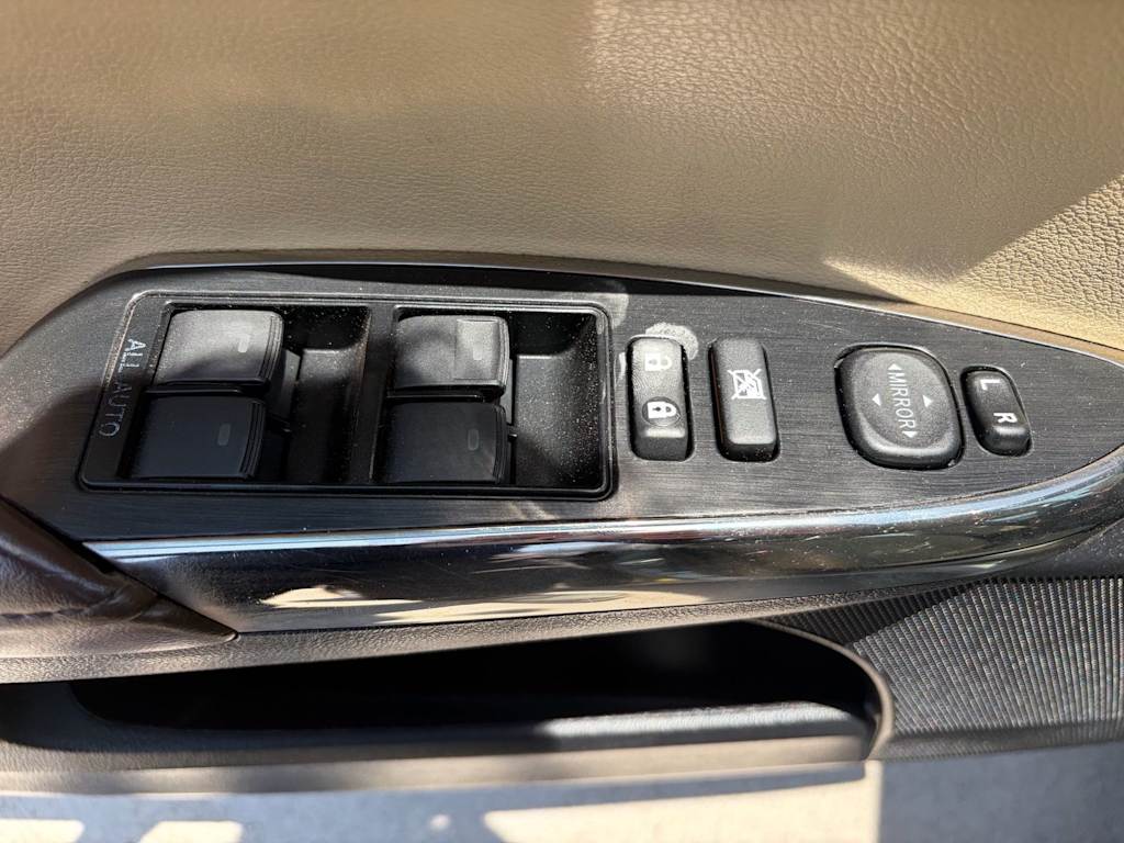 Thumbnail: 2013 Toyota Avalon - 18