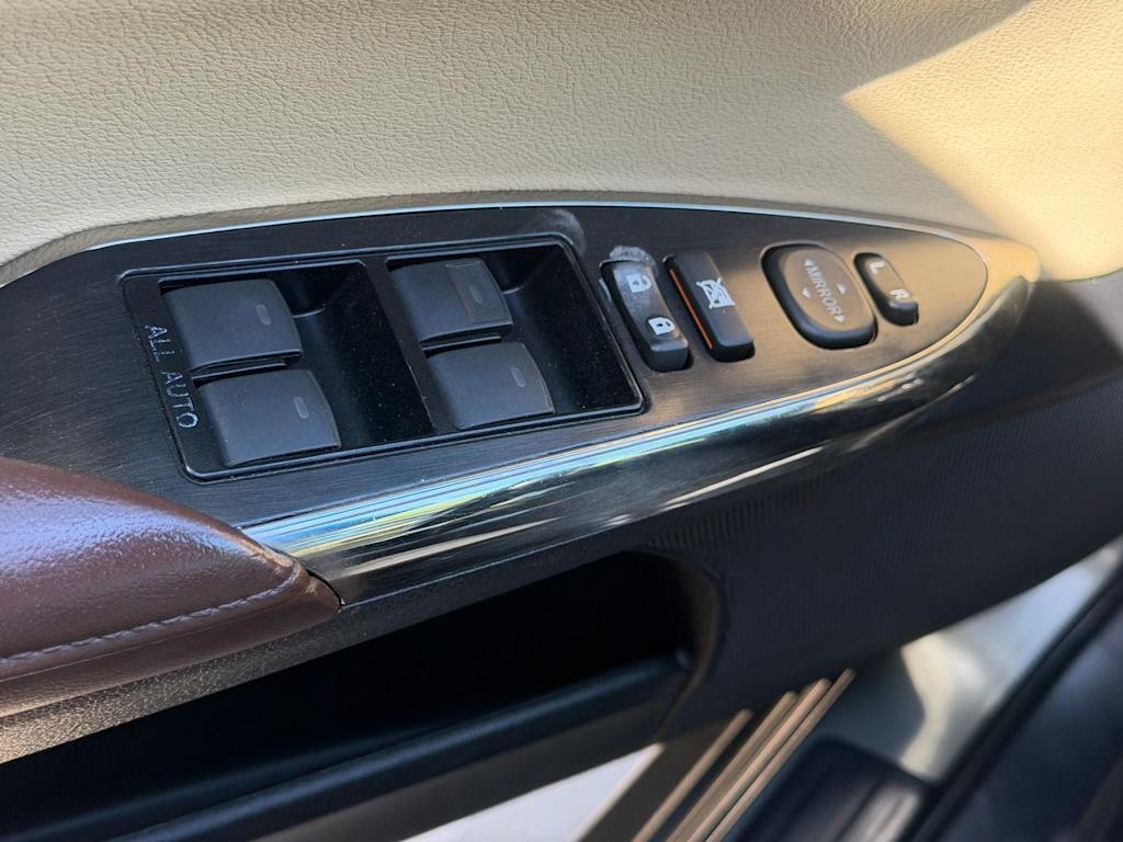 Thumbnail: 2013 Toyota Avalon - 25