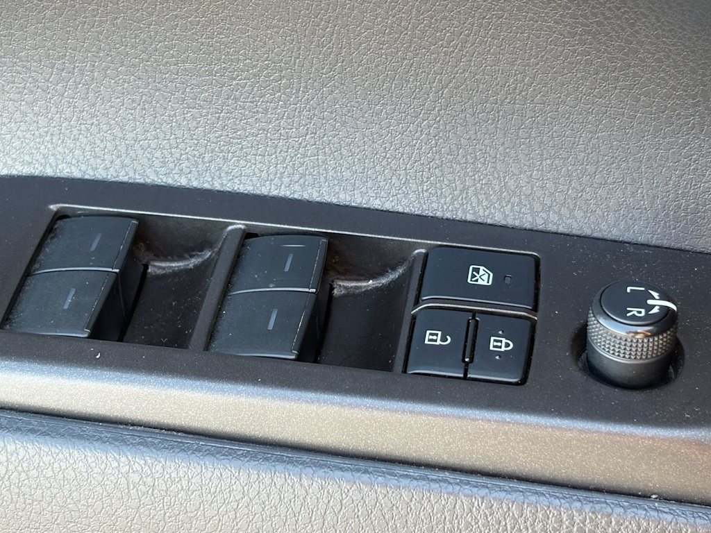 Thumbnail: 2021 Toyota Camry - 10