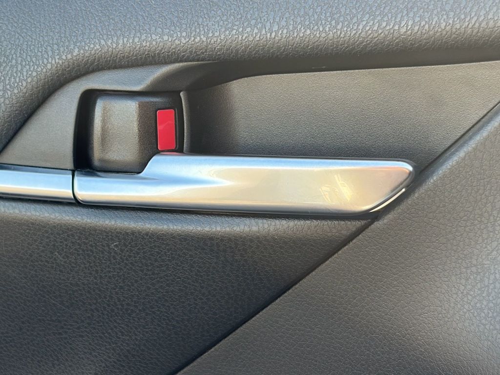 Thumbnail: 2021 Toyota Camry - 11