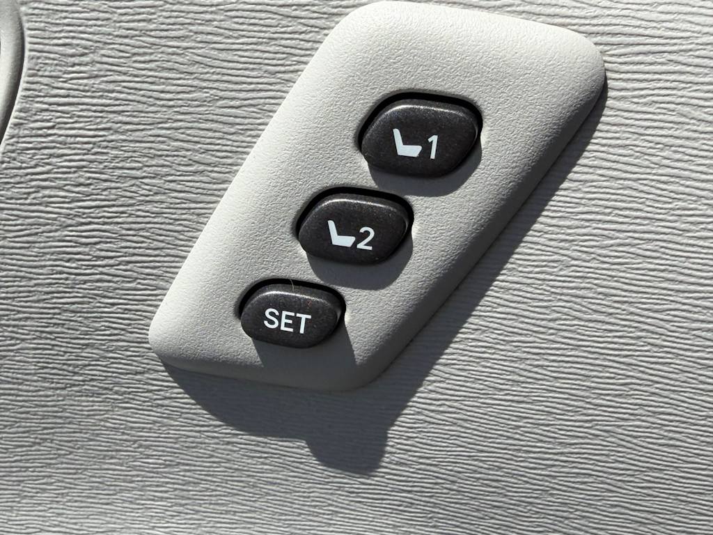 Thumbnail: 2013 Toyota Venza - 14