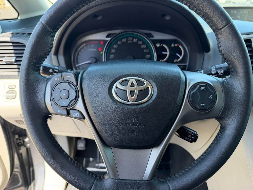 Thumbnail: 2013 Toyota Venza - 10