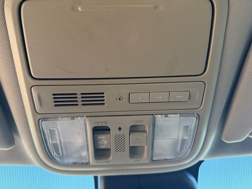 Thumbnail: 2016 Honda Odyssey - 34