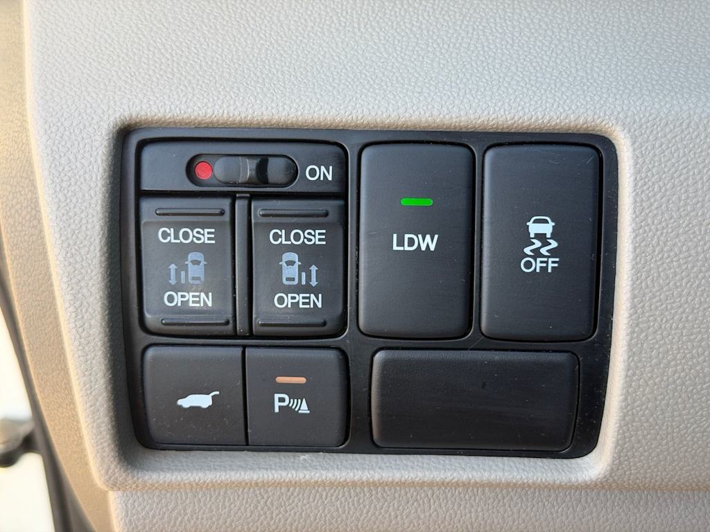 Thumbnail: 2016 Honda Odyssey - 23