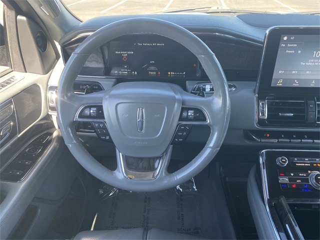 Thumbnail: 2018 Lincoln Navigator - 25