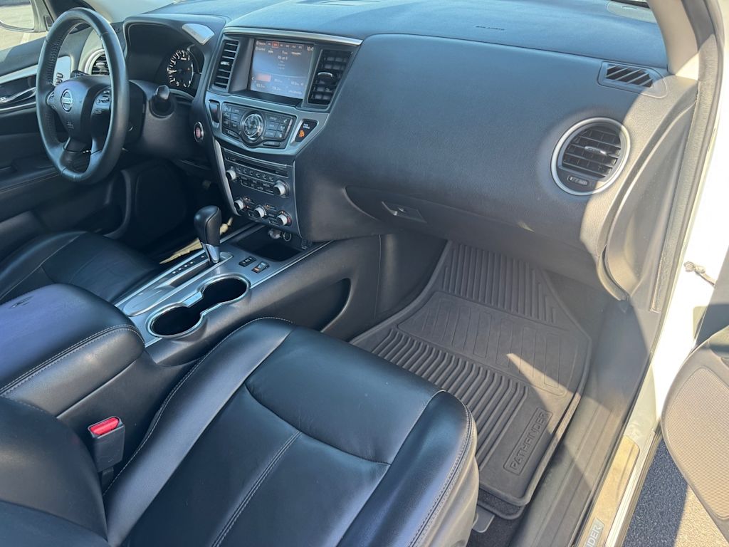 Thumbnail: 2018 Nissan Pathfinder - 9