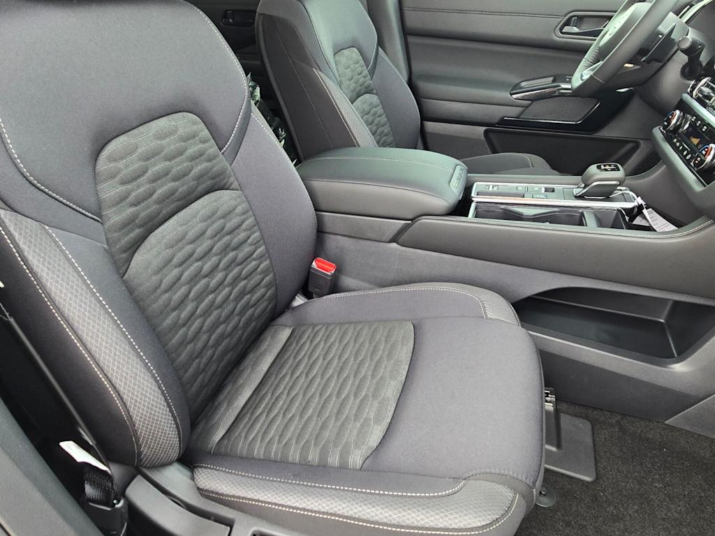 Thumbnail: 2025 Nissan Pathfinder - 10