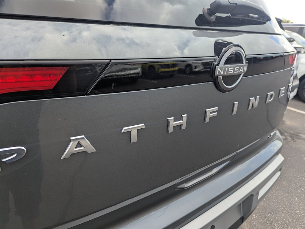 Thumbnail: 2022 Nissan Pathfinder - 17