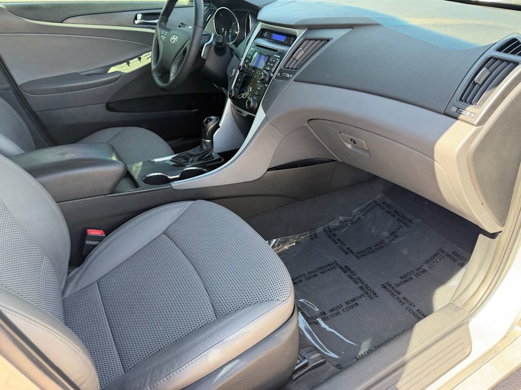 Thumbnail: 2011 Hyundai Sonata - 19