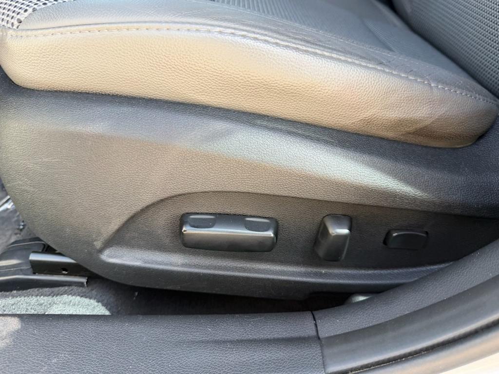 Thumbnail: 2011 Hyundai Sonata - 24
