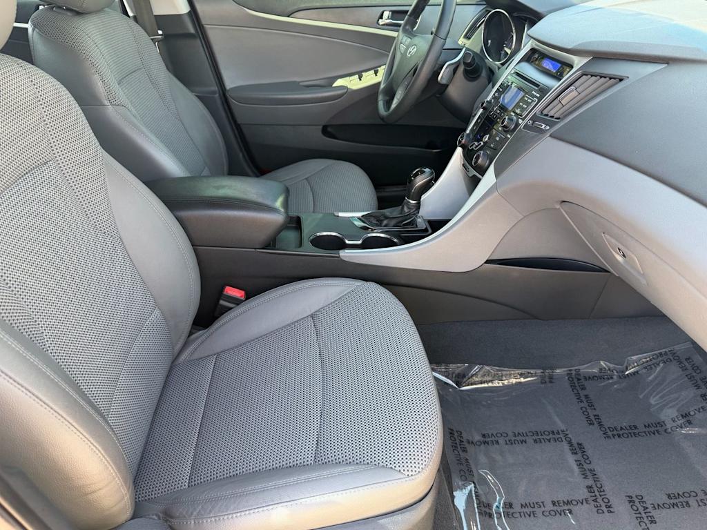 Thumbnail: 2011 Hyundai Sonata - 9