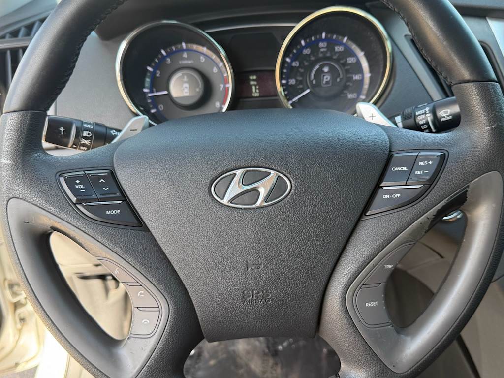 Thumbnail: 2011 Hyundai Sonata - 32