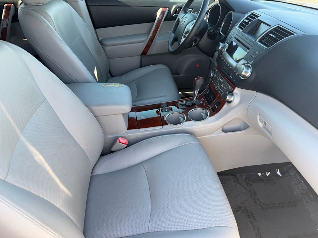 Thumbnail: 2012 Toyota Highlander - 9