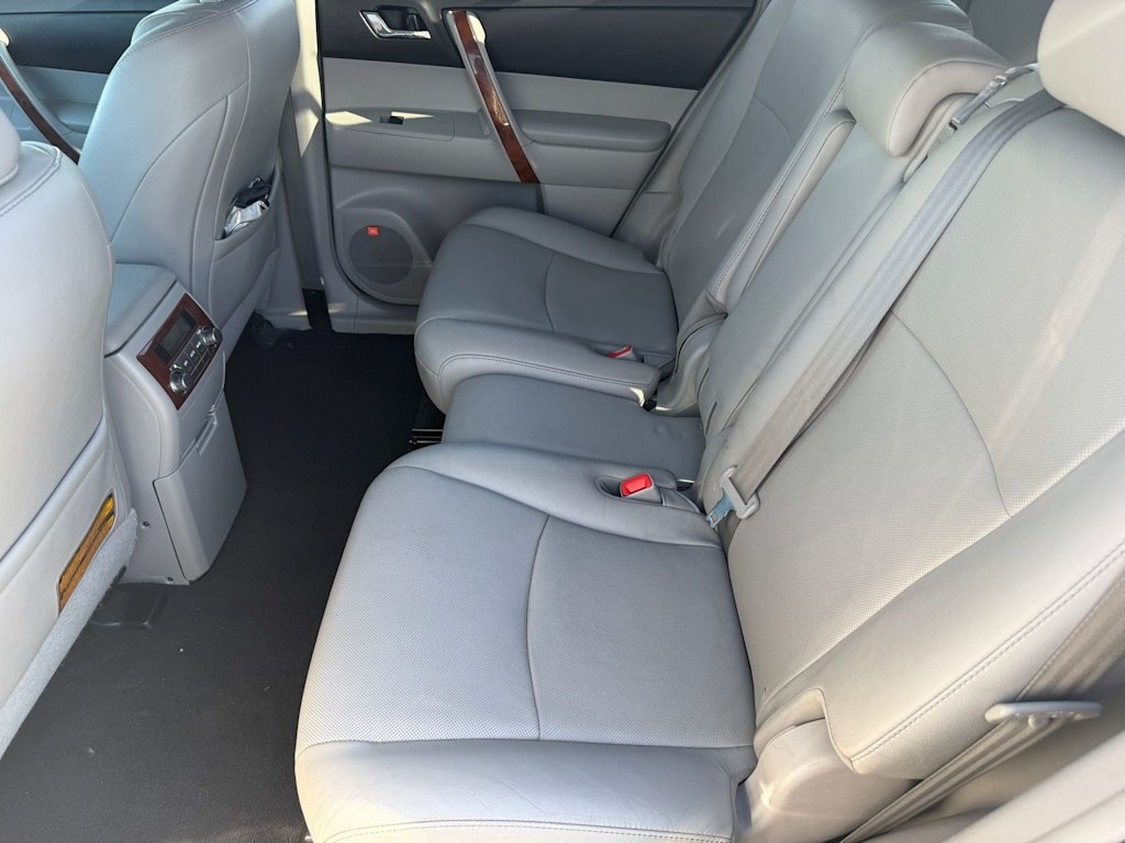 Thumbnail: 2012 Toyota Highlander - 11
