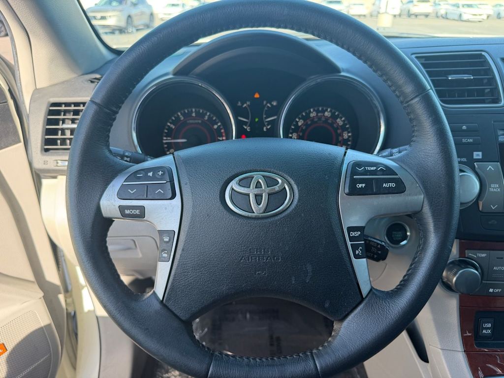 Thumbnail: 2012 Toyota Highlander - 12