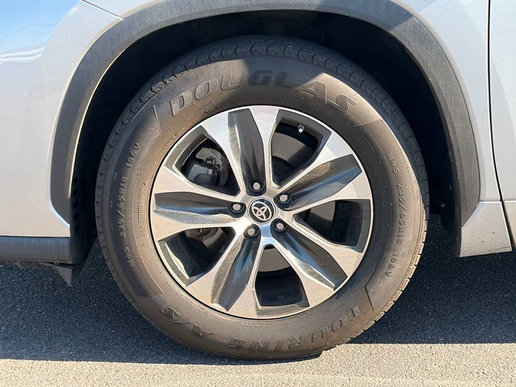 Thumbnail: 2021 Toyota Highlander - 3